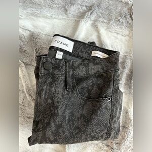 Authentic Frame Le Skinny De Jeans in Dark Leopard Pattern sz 25